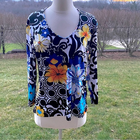 Chico’s 3/4 Sleeve Floral V Neck Top - Picture 2 of 16
